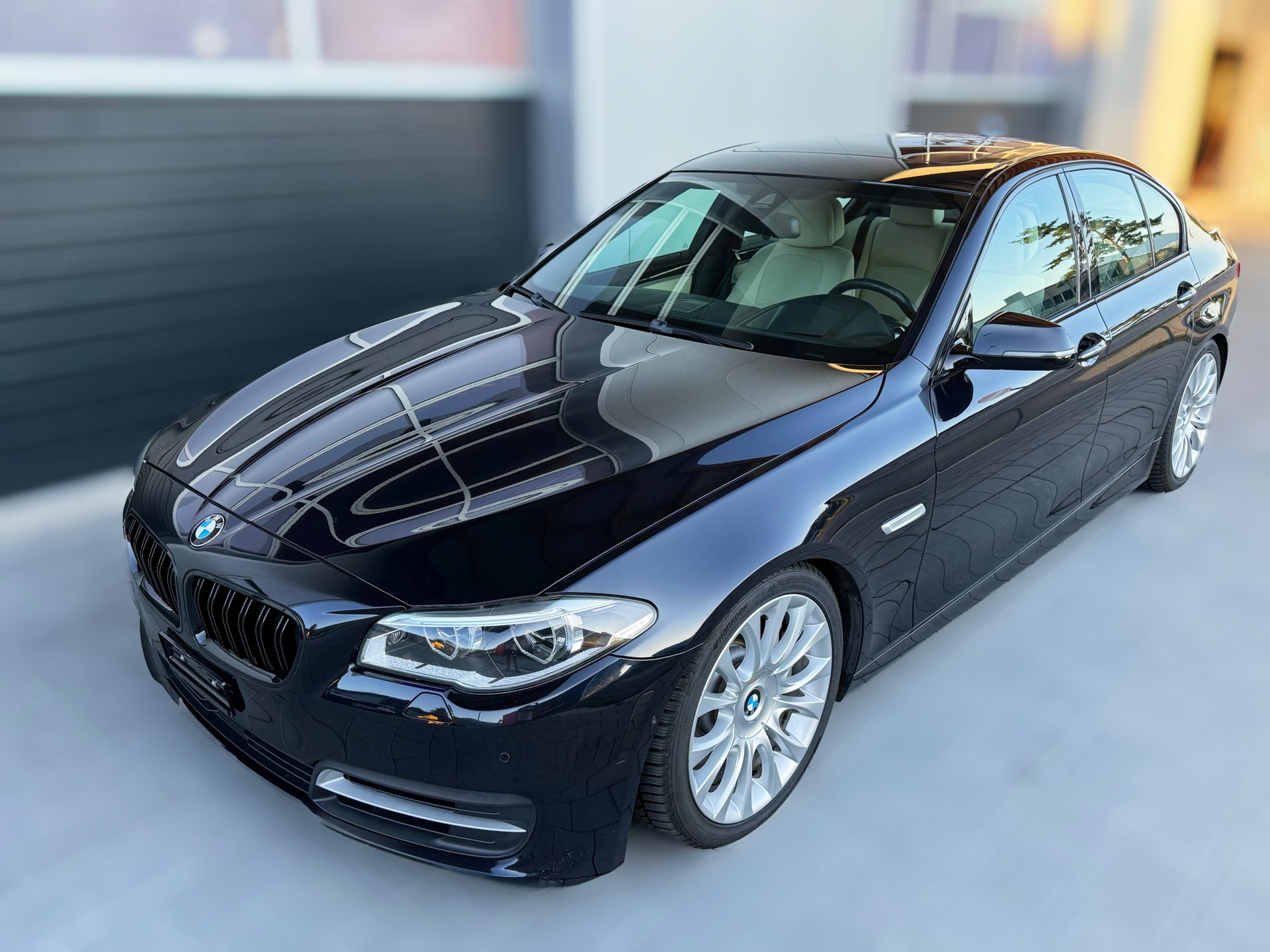BMW 550i xDrive-image-7