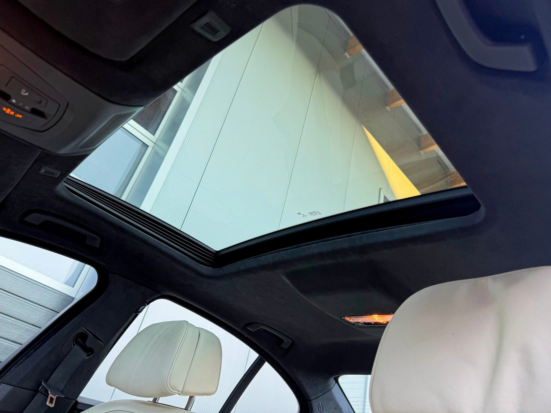 BMW 550i xDrive-image-16