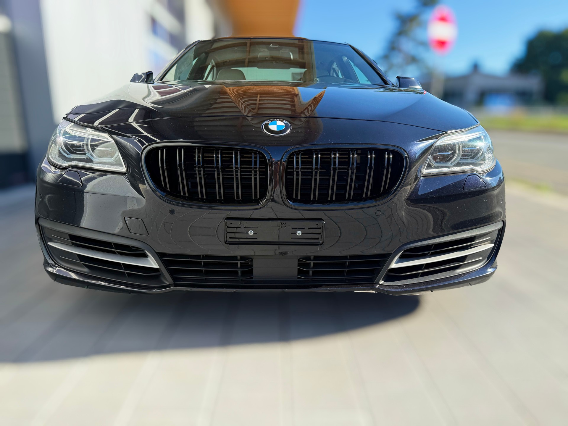 BMW 550i xDrive-image-8