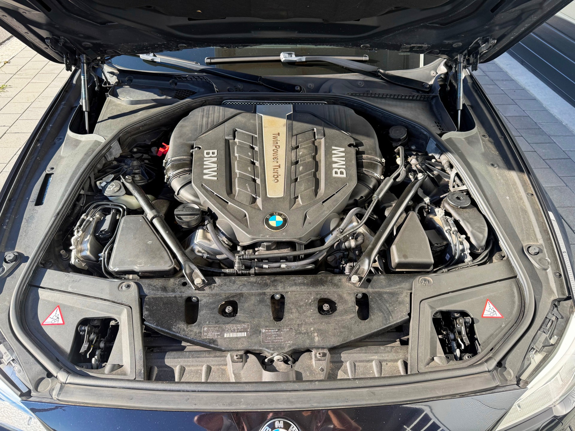 BMW 550i xDrive-image-19