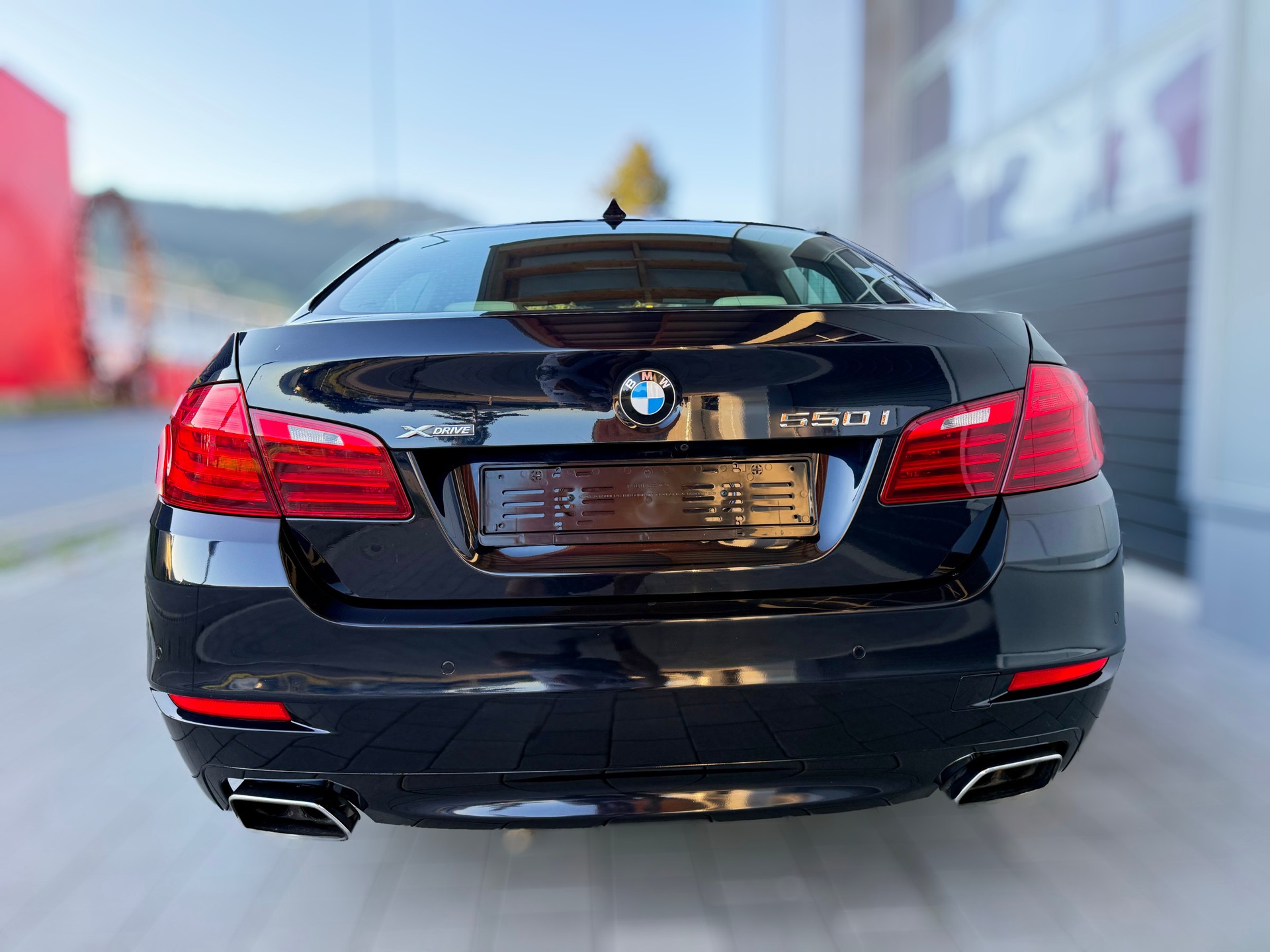 BMW 550i xDrive-image-5