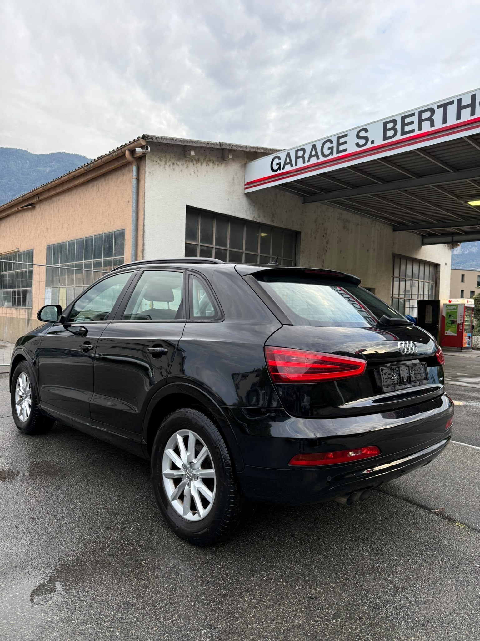 AUDI Q3 2.0 TDI Start quattro S-tronic-image-5