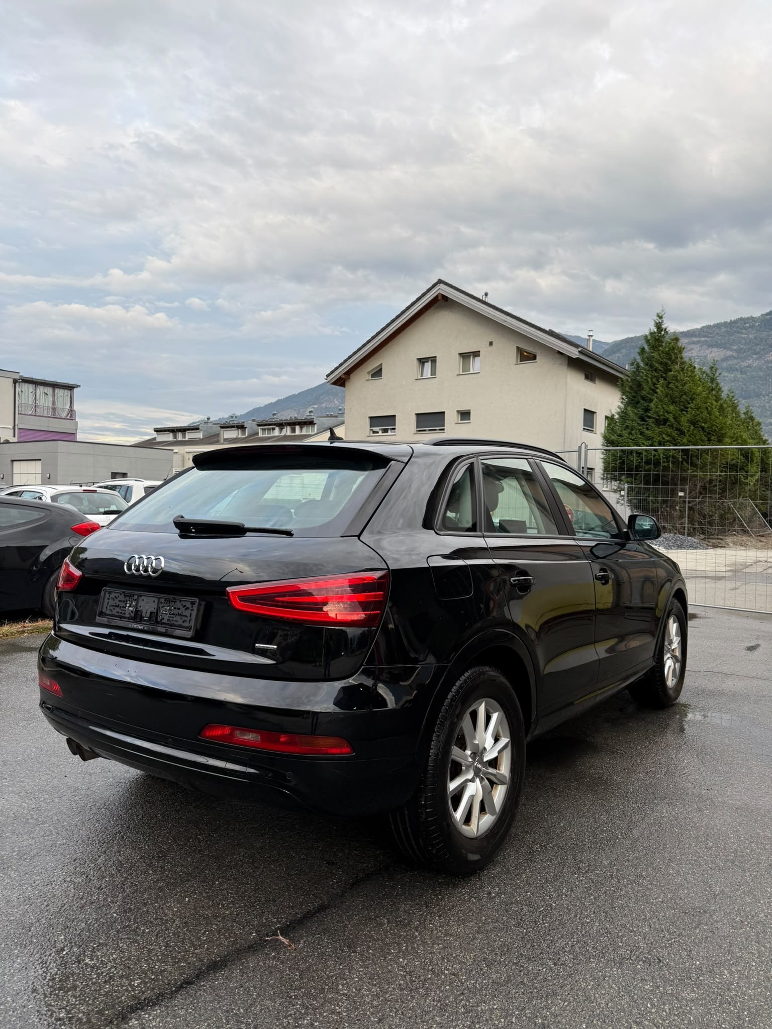 AUDI Q3 2.0 TDI Start quattro S-tronic-image-4