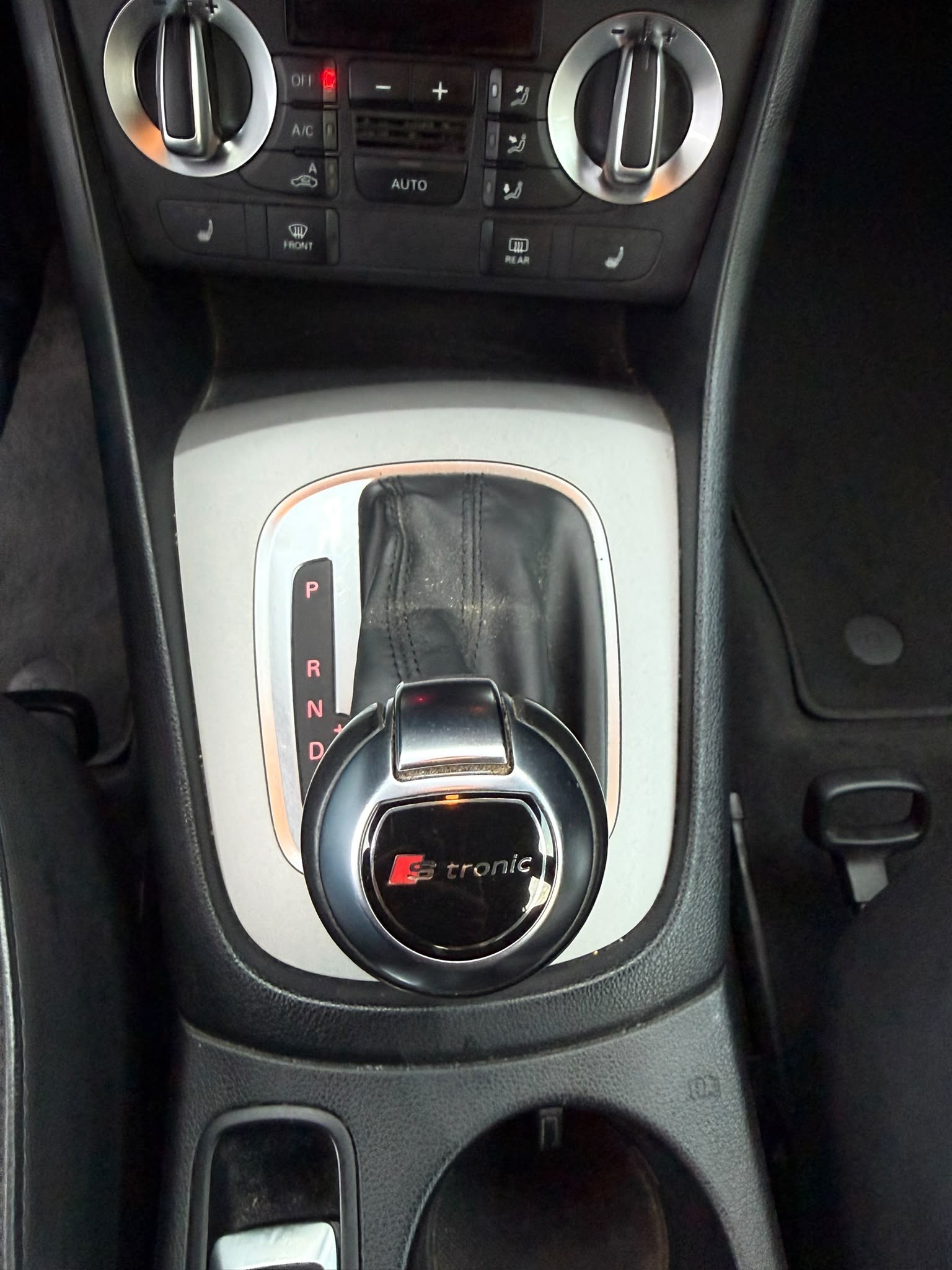 AUDI Q3 2.0 TDI Start quattro S-tronic-image-13