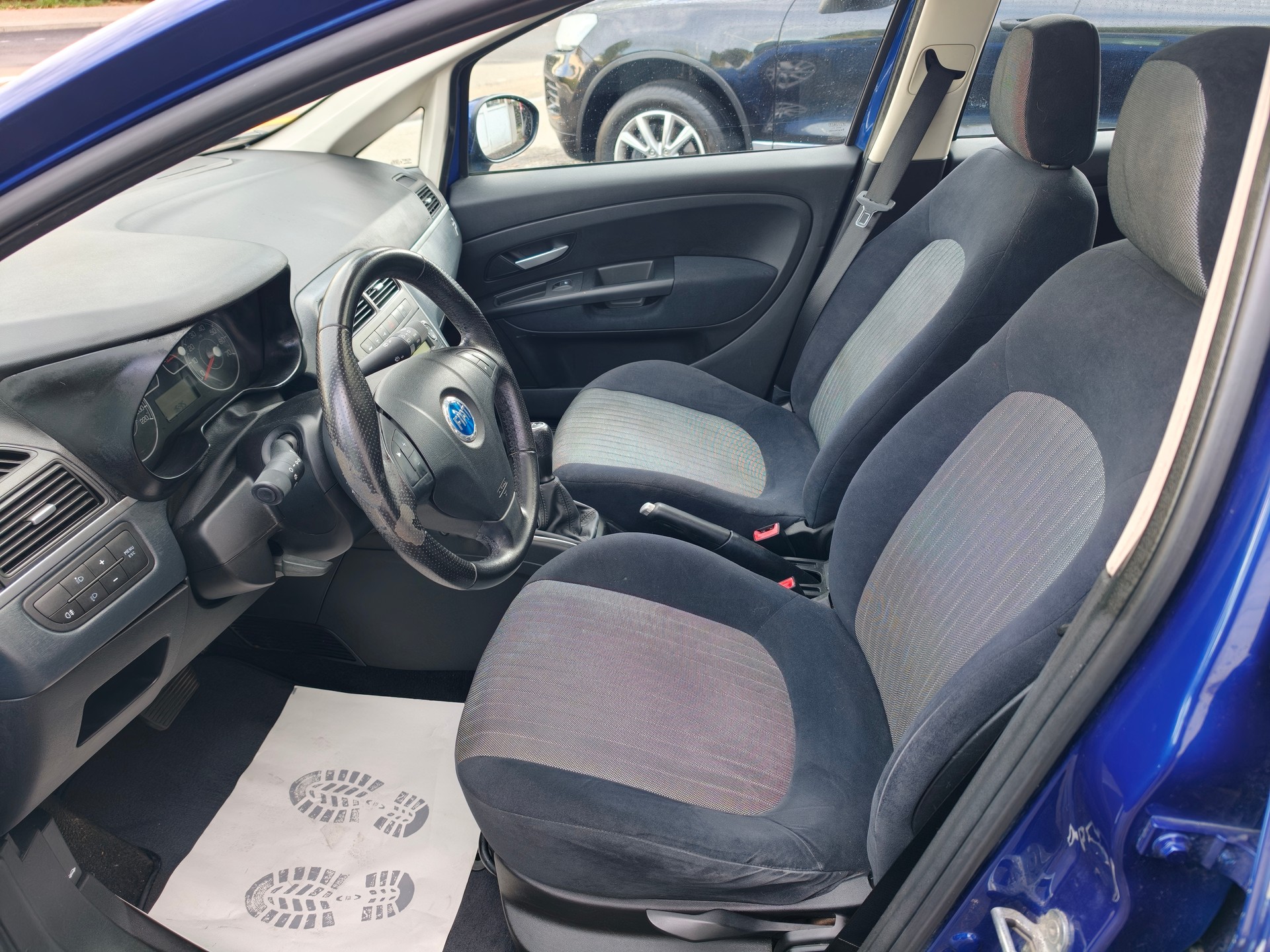 FIAT Punto 1.4 Emotion Design "GIUGIARO"-image-8
