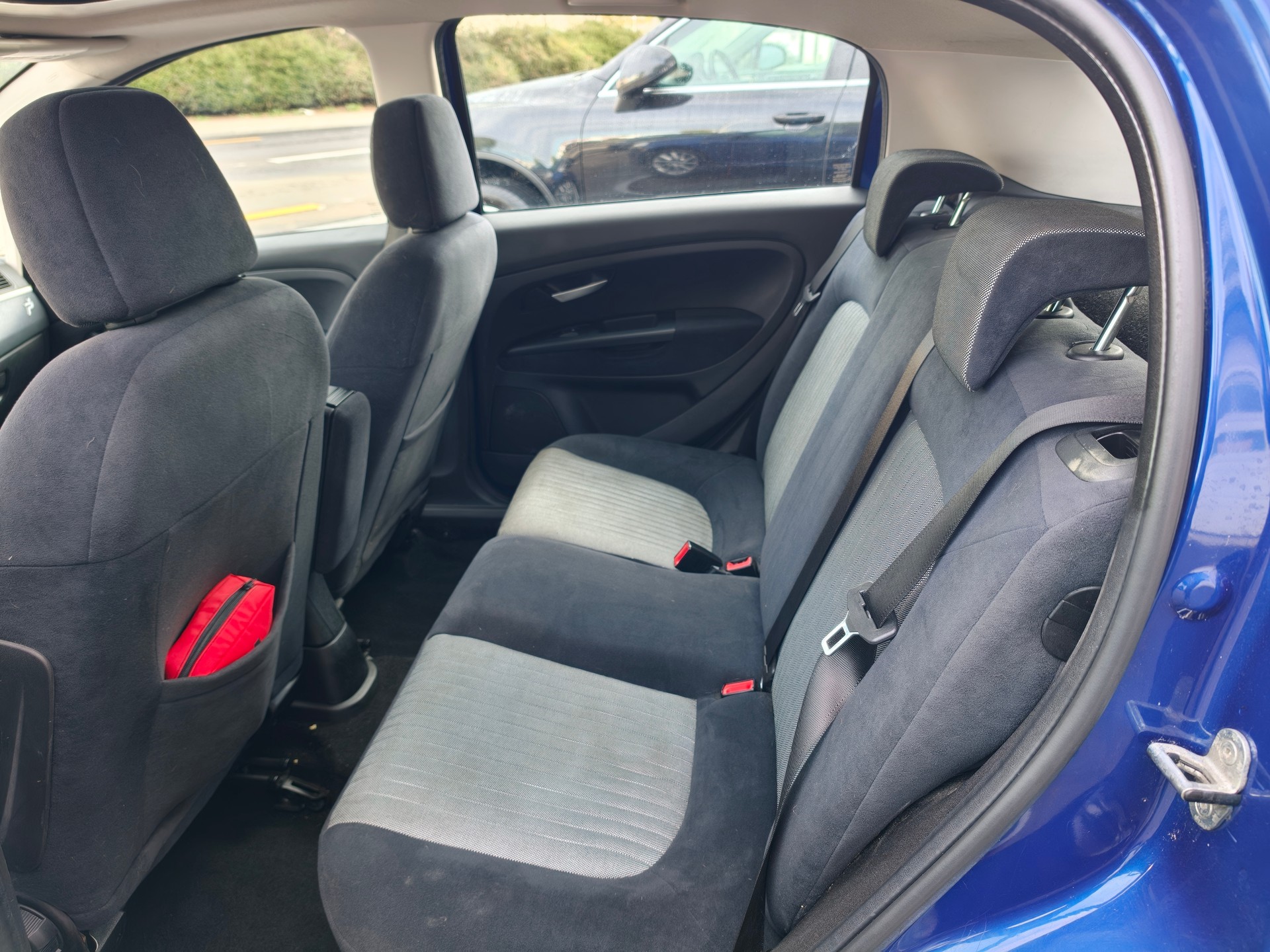 FIAT Punto 1.4 Emotion Design "GIUGIARO"-image-9