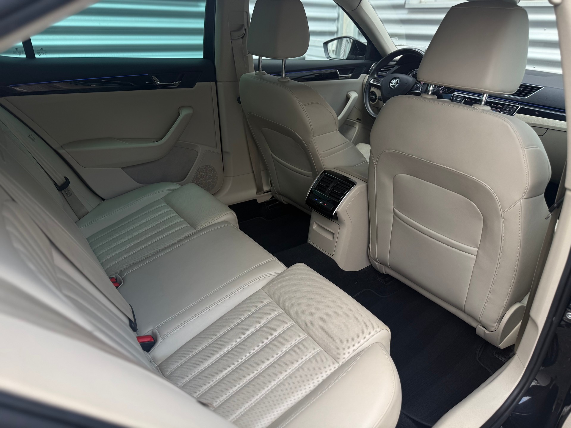 SKODA Superb 2.0TSI L&K 4x4 DSG-image-21