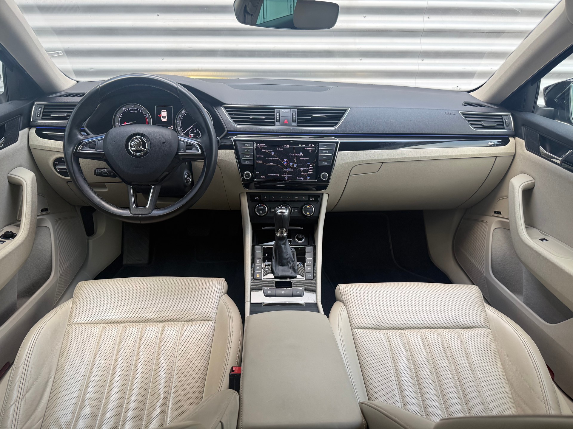 SKODA Superb 2.0TSI L&K 4x4 DSG-image-9