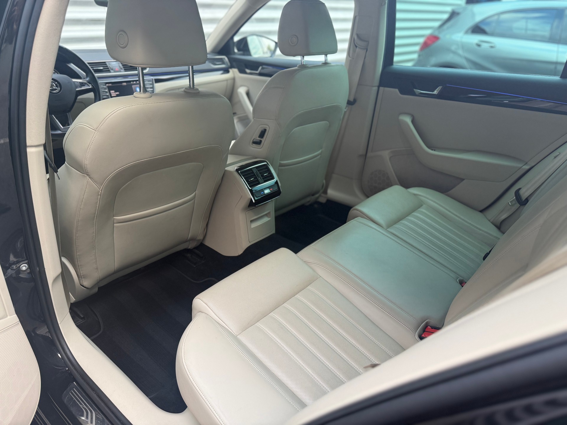 SKODA Superb 2.0TSI L&K 4x4 DSG-image-19