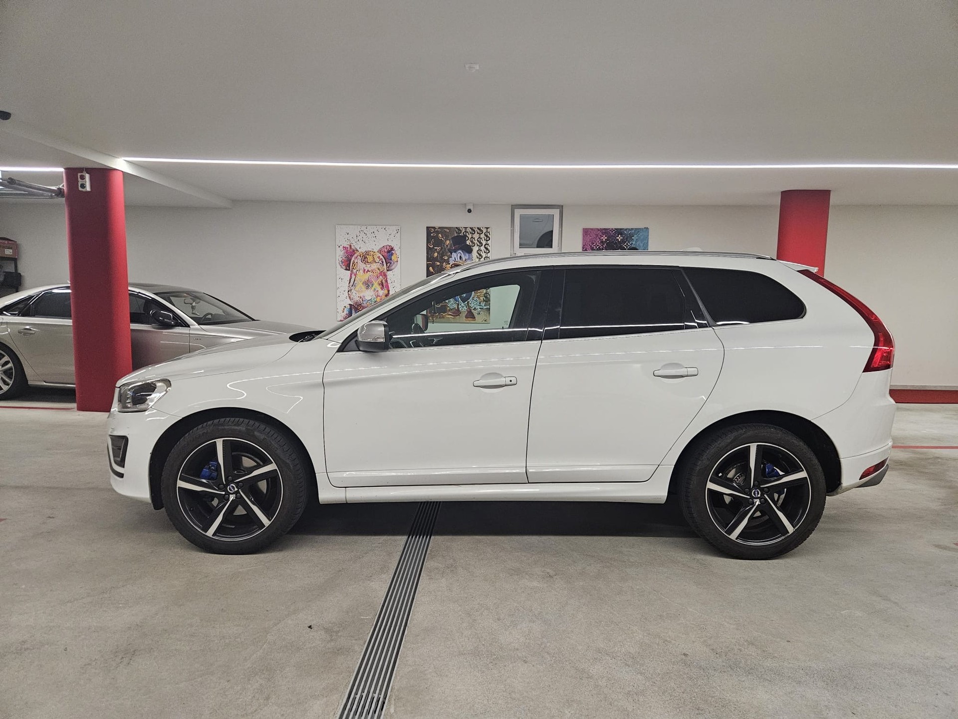 VOLVO 2.4 D5 Mom. R-Design AWD S/S-image-2