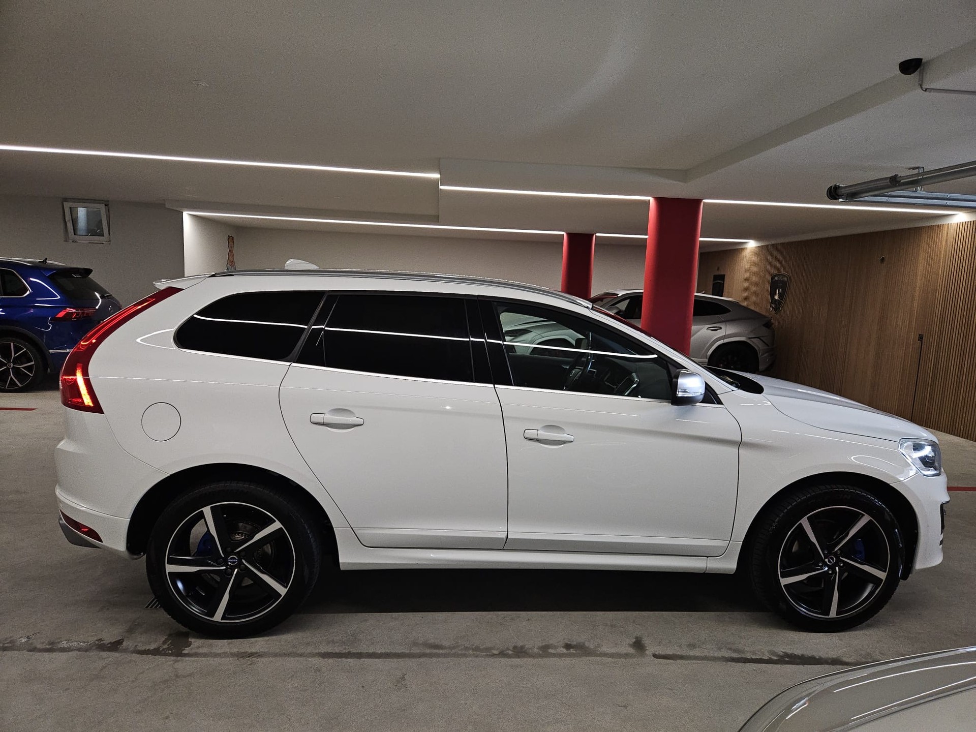 VOLVO 2.4 D5 Mom. R-Design AWD S/S-image-4