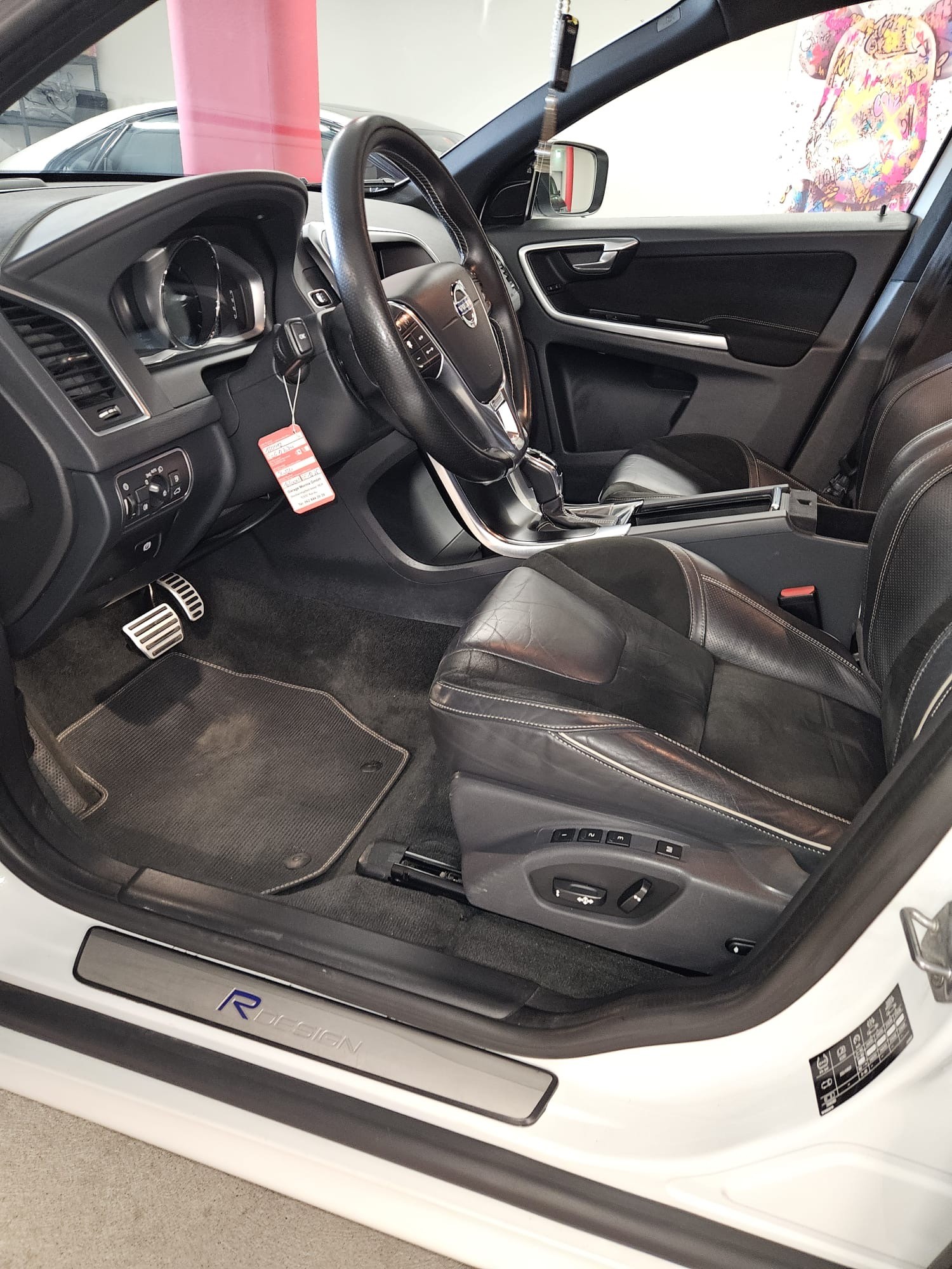 VOLVO 2.4 D5 Mom. R-Design AWD S/S-image-5