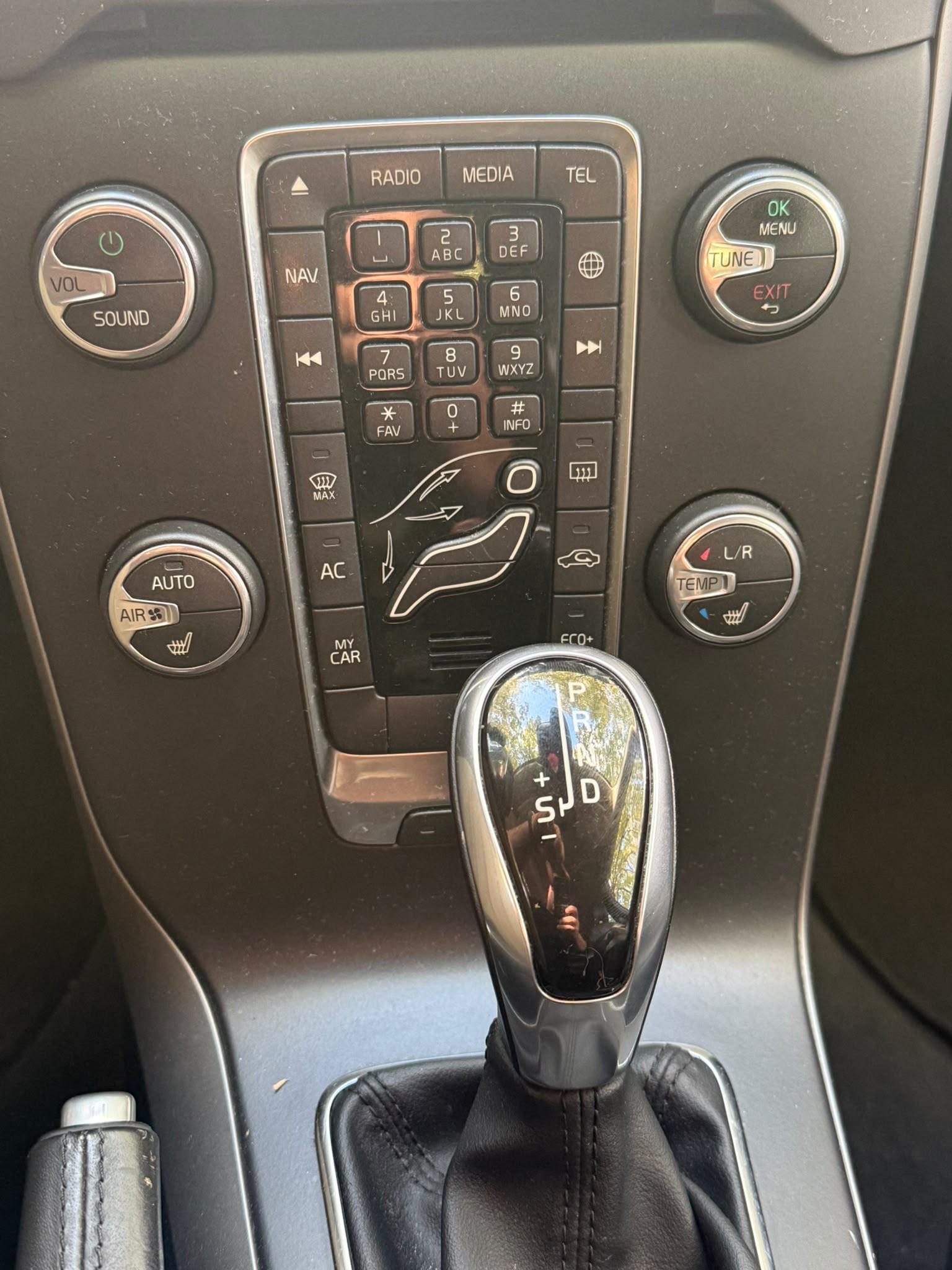 VOLVO V40 D3 Dynamic Edition Geartronic-image-6