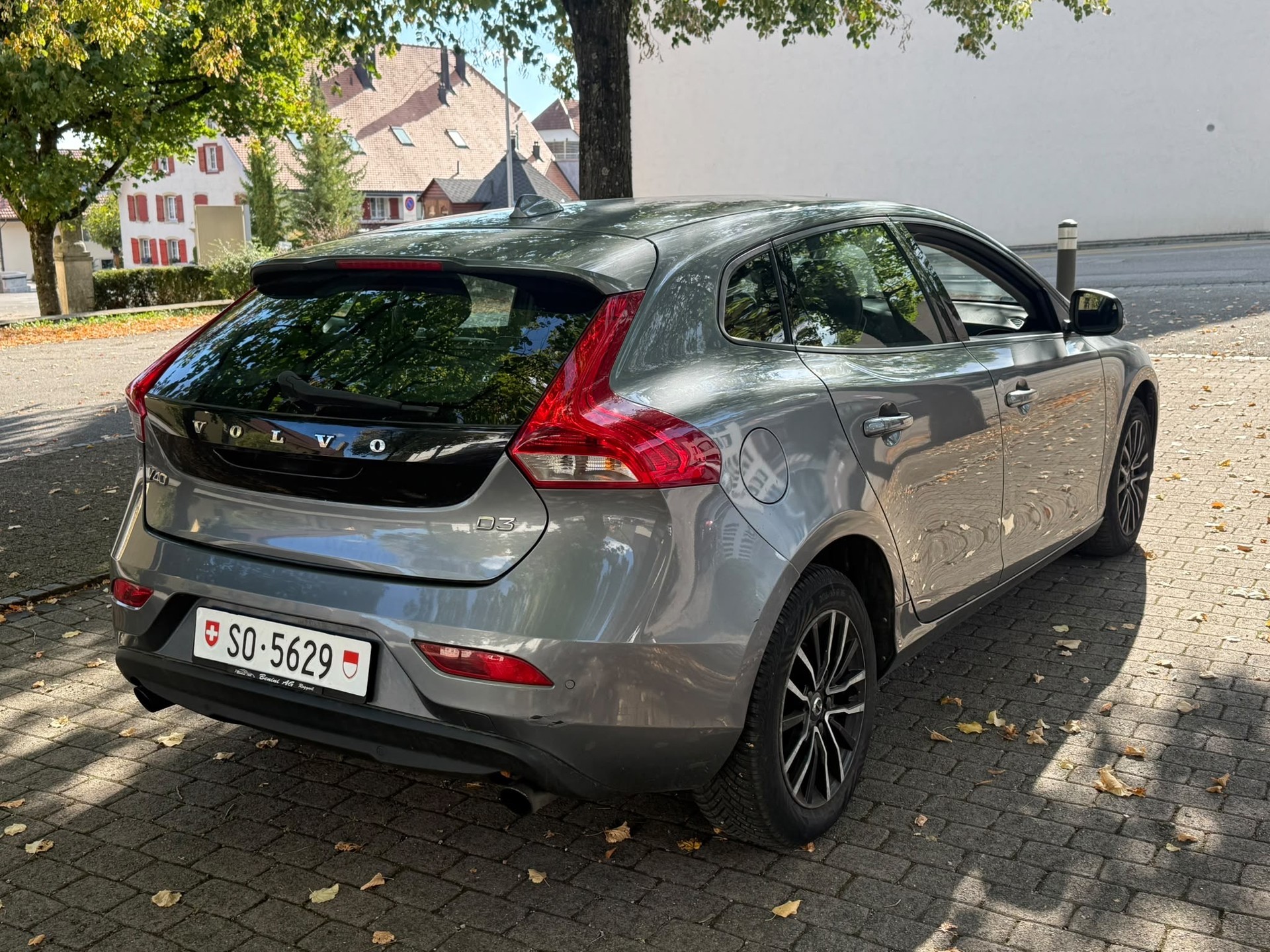 VOLVO V40 D3 Dynamic Edition Geartronic-image-2