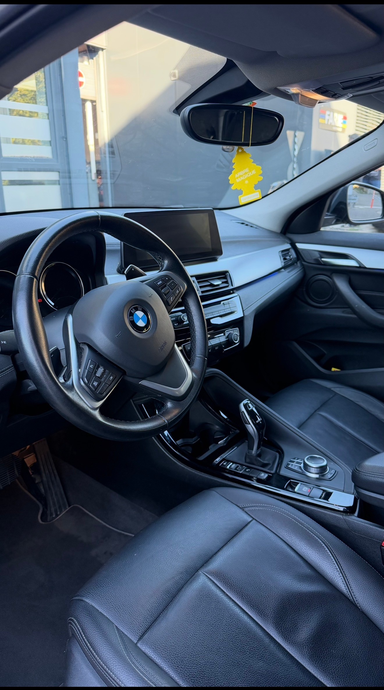 BMW 18d xDrive-image-0