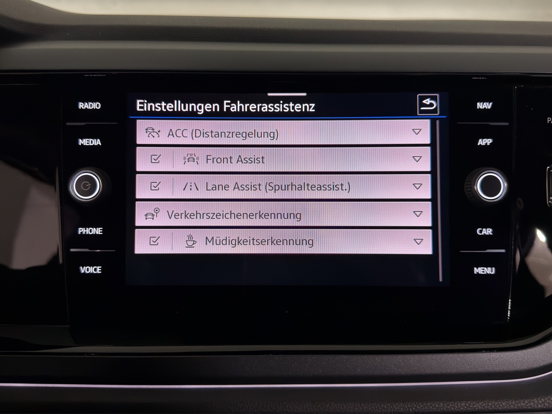 VW Polo 1.0 TSI R-Line DSG-image-24