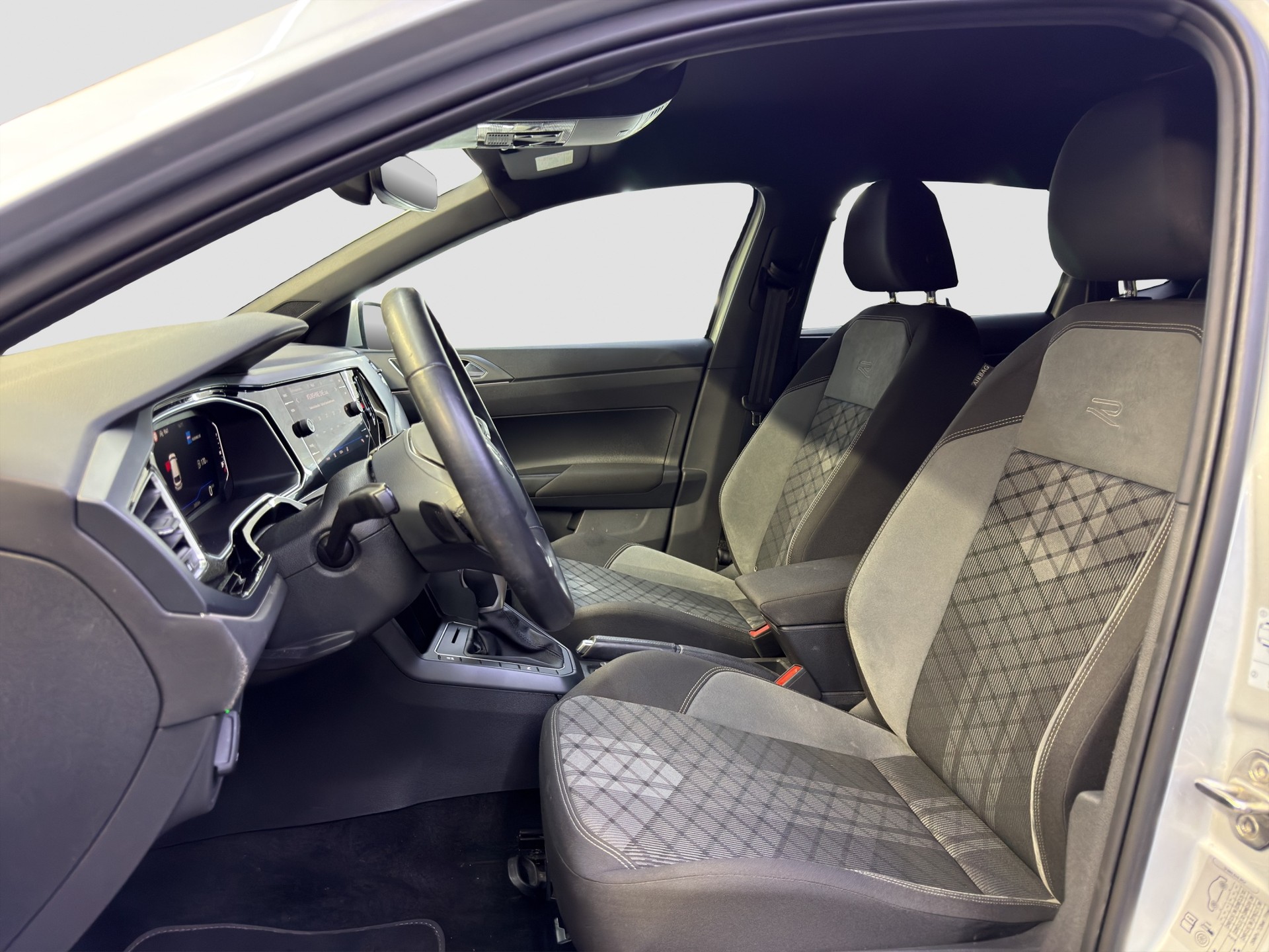 VW Polo 1.0 TSI R-Line DSG-image-8