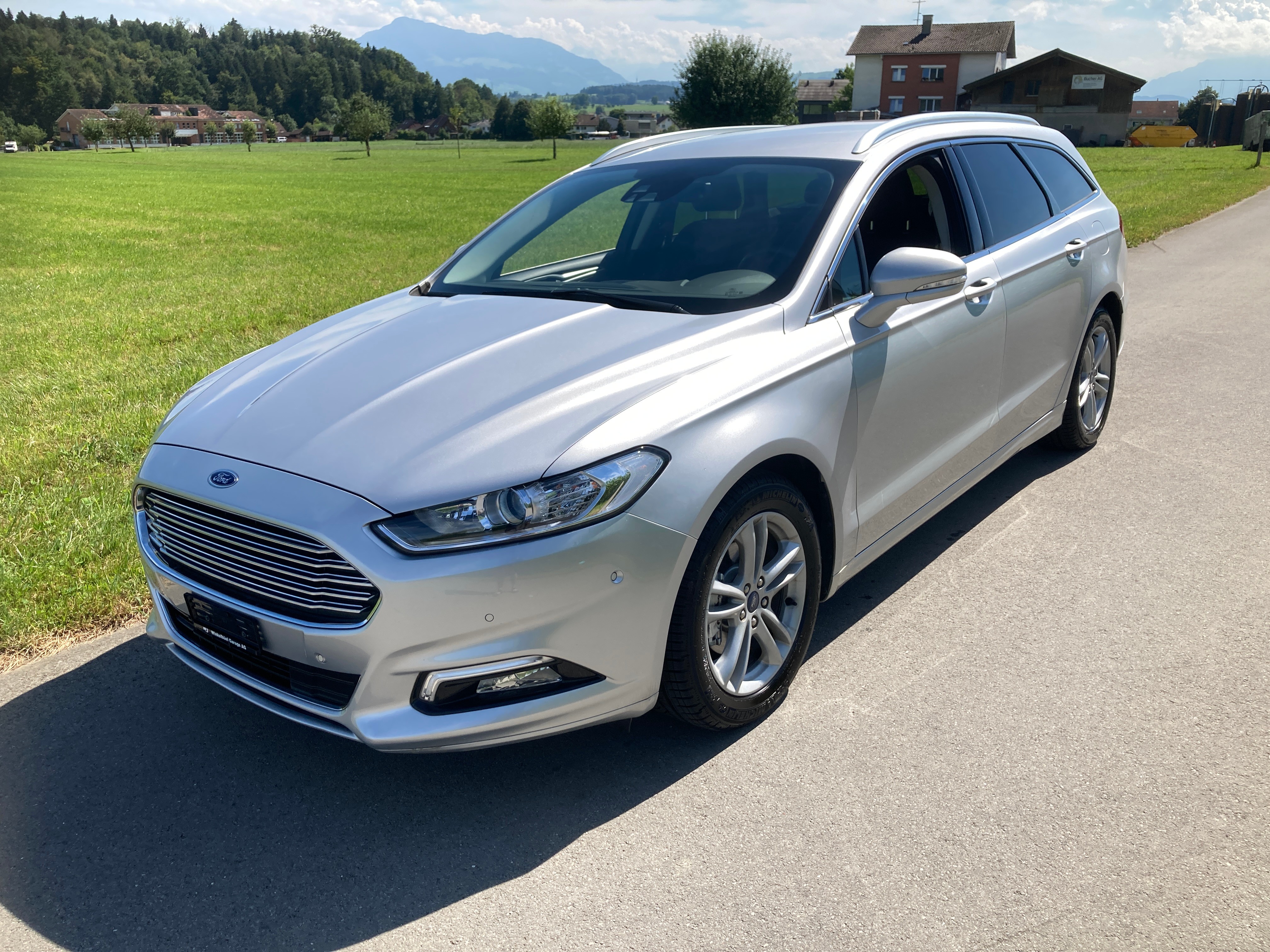 Car photo