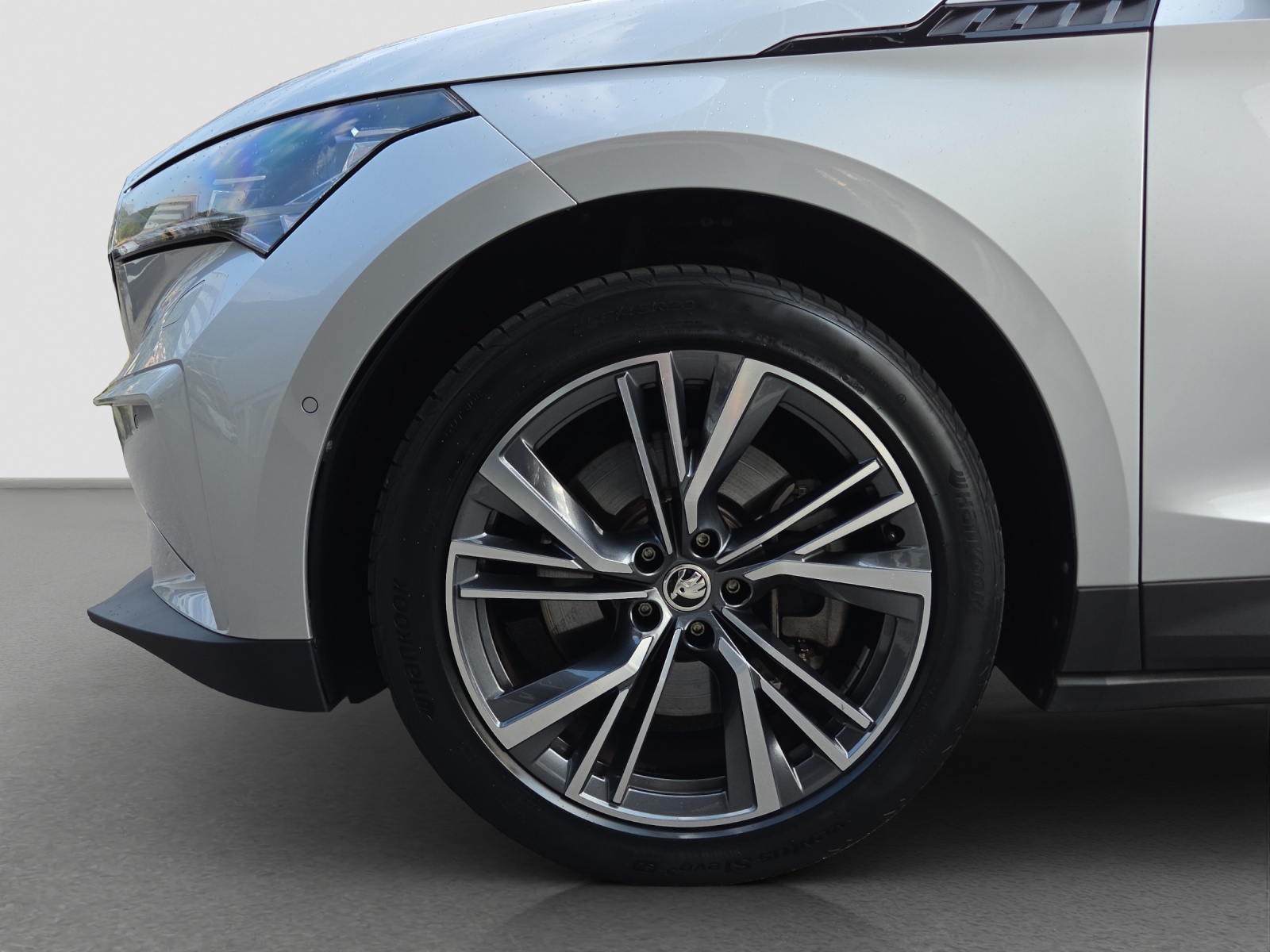 SKODA Enyaq iV 80-image-4
