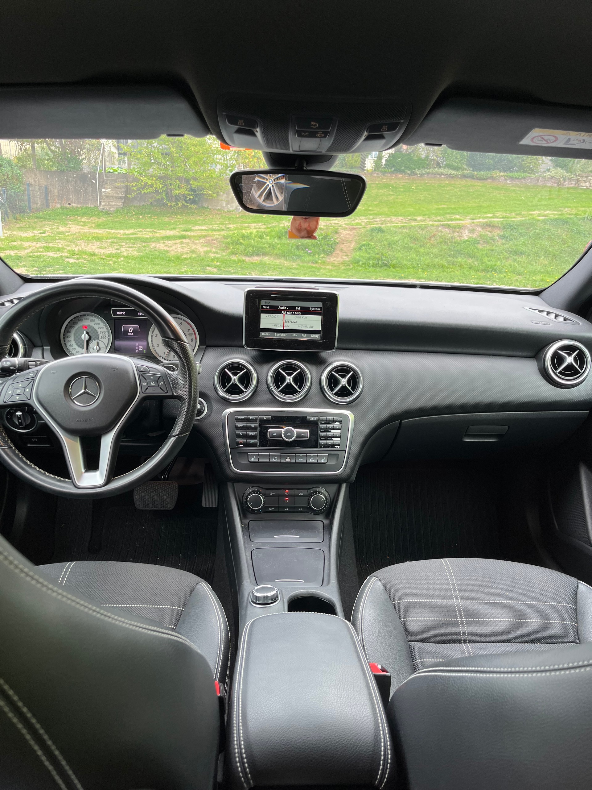 MERCEDES-BENZ A 180 Urban-image-4