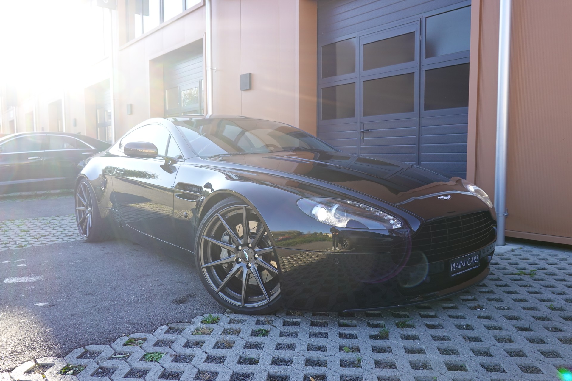 ASTON MARTIN V8 Vantage 4.7 Sportshift "* CH Véhicule * GPS * Sièges Electriques/Chauffants * Phares xénon * Tempomat *"-image-5