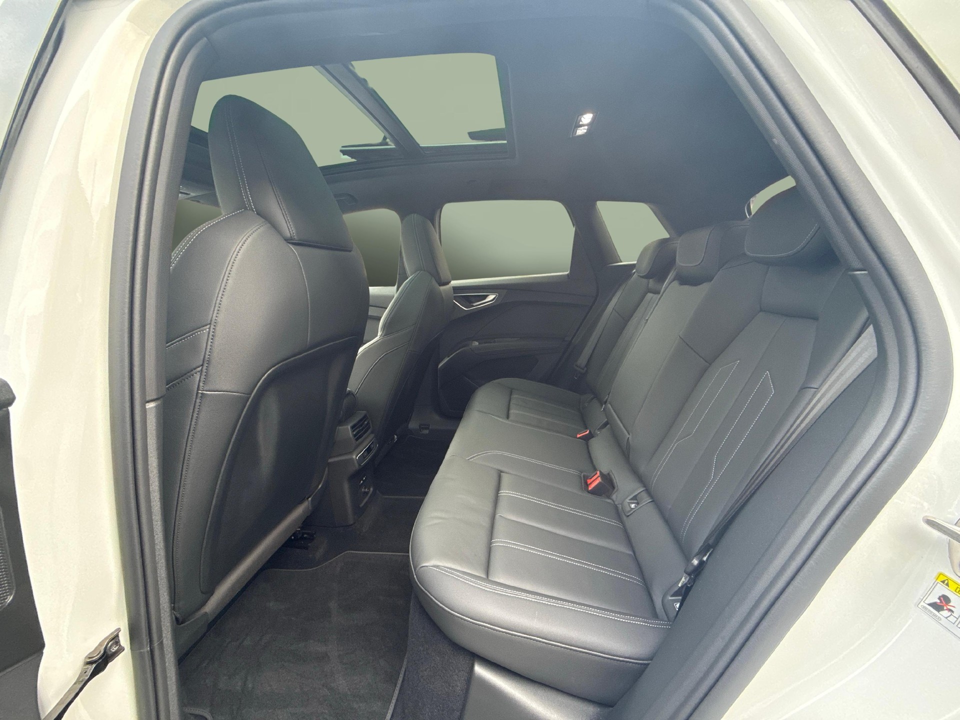AUDI Q4 e-tron 55 quattro-image-9