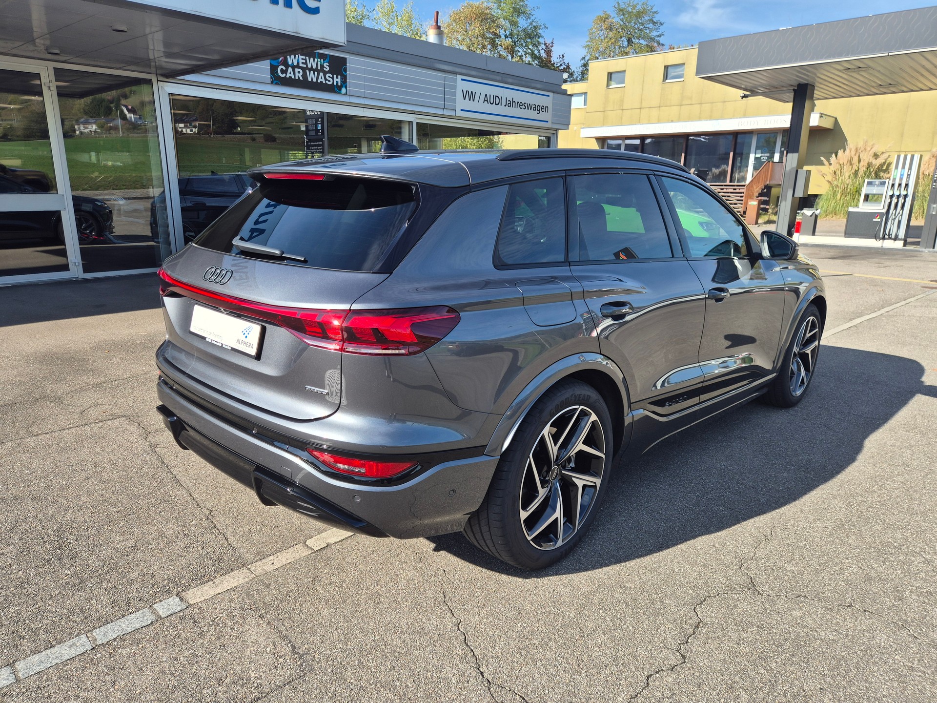 AUDI Q6 e-tron quattro-image-3