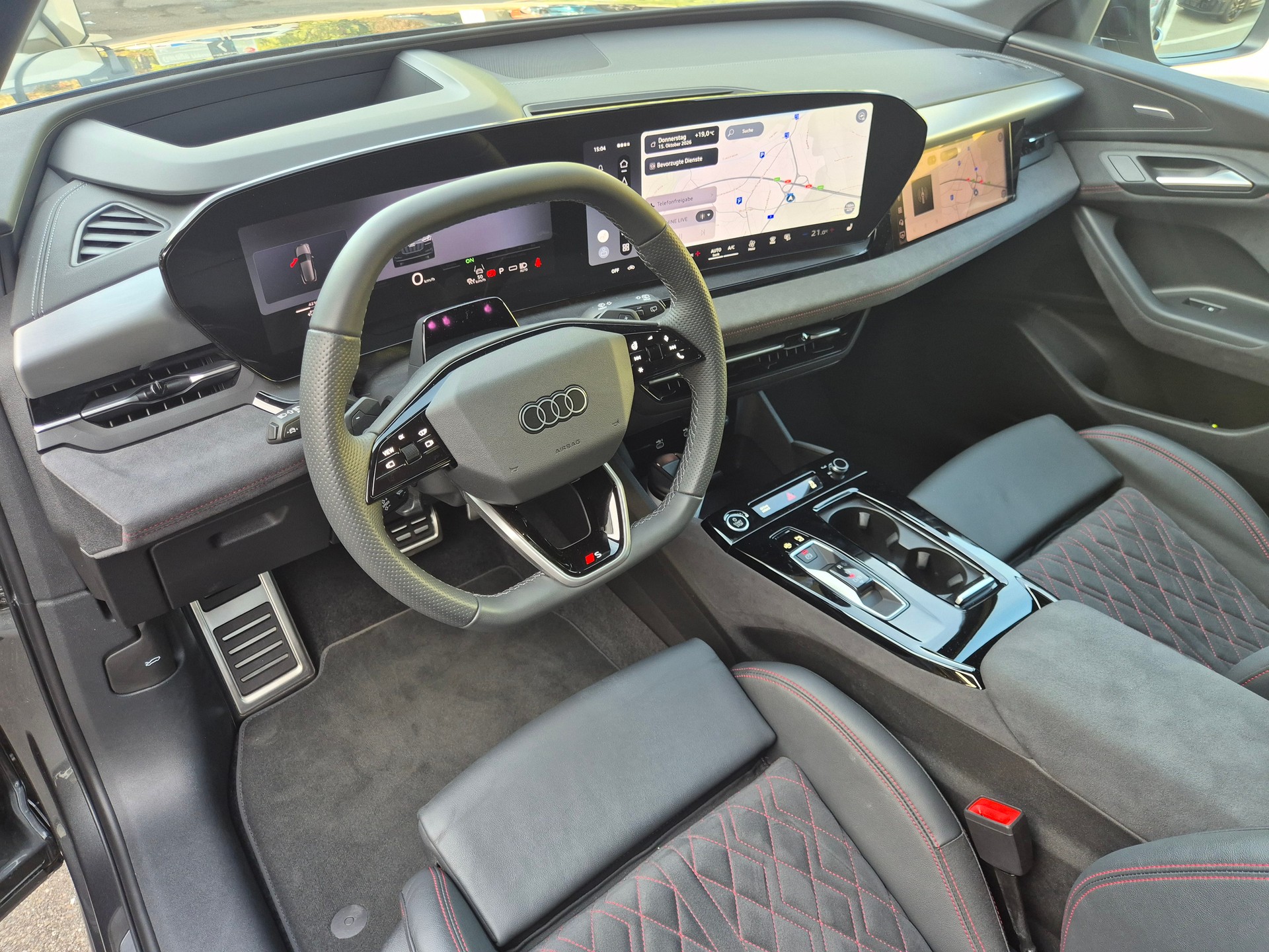 AUDI Q6 e-tron quattro-image-11