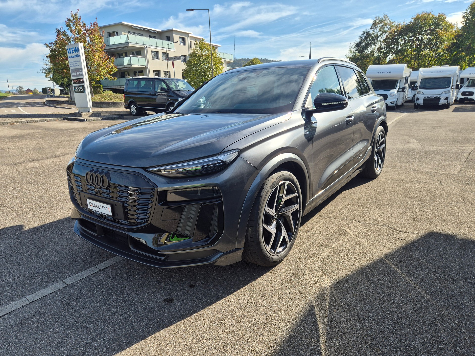 AUDI Q6 e-tron quattro-image-1