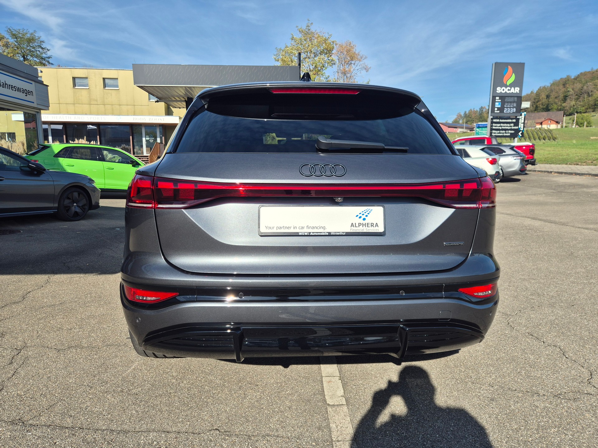 AUDI Q6 e-tron quattro-image-4