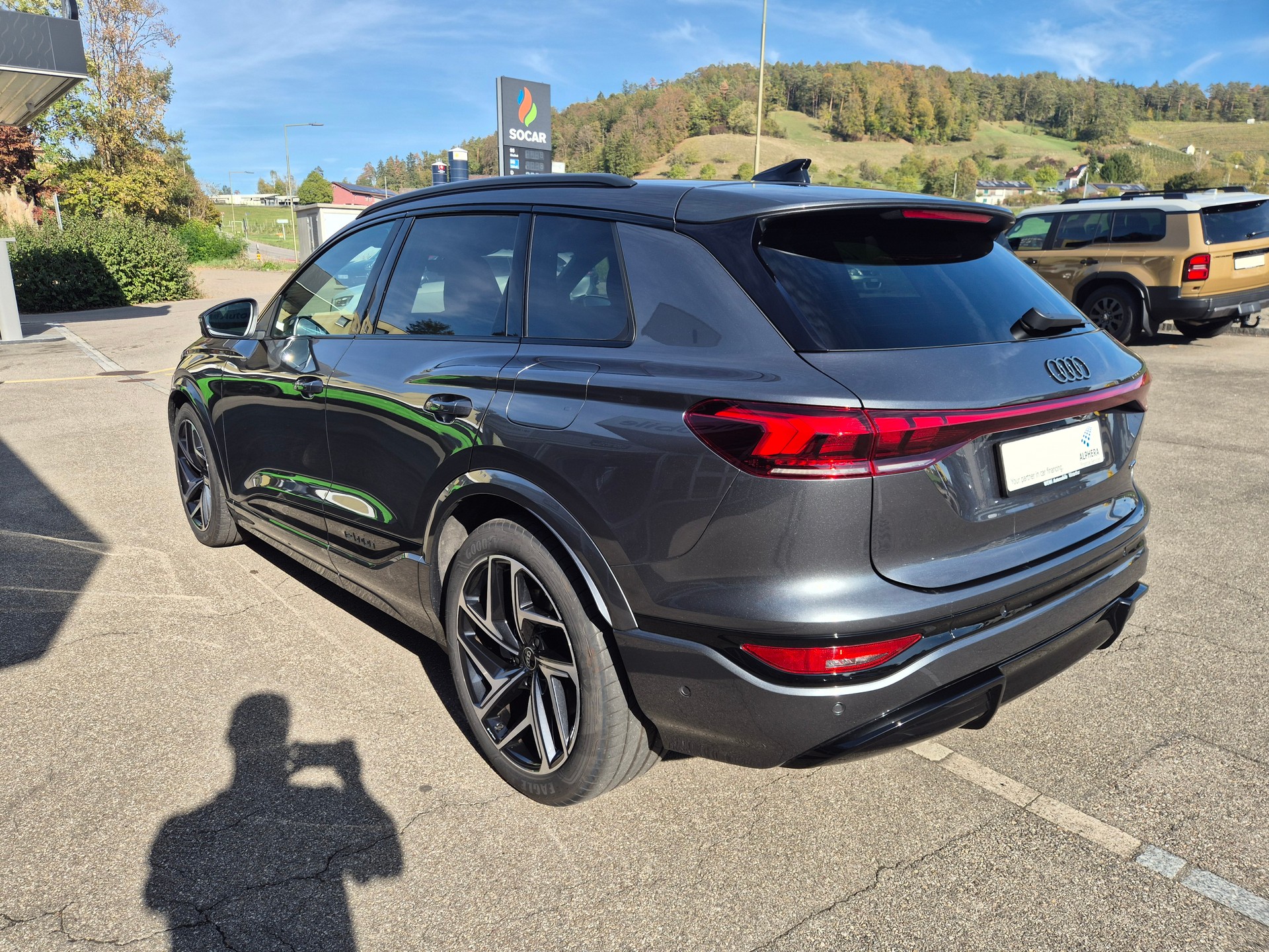 AUDI Q6 e-tron quattro-image-5