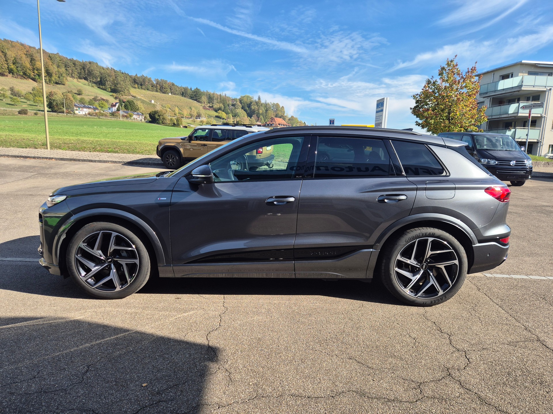 AUDI Q6 e-tron quattro-image-6
