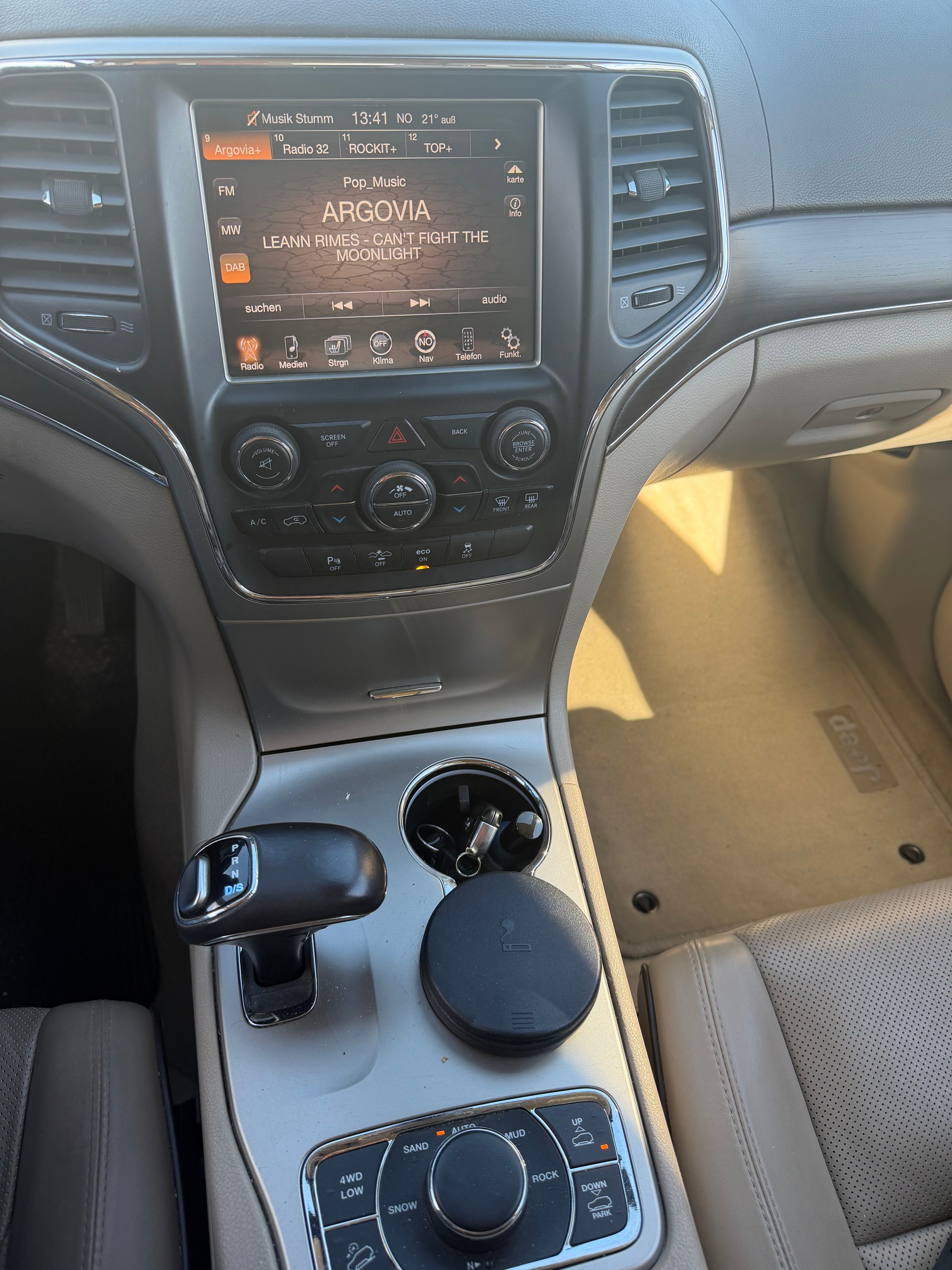 JEEP Grand Cherokee 3.0 CRD Overland Automatic-image-8