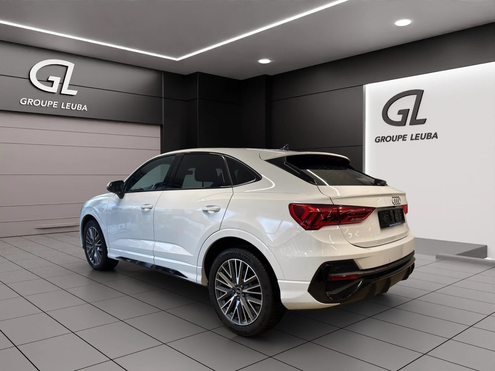 AUDI Q3 Sportback 35 TFSI Attraction S-tronic-image-2