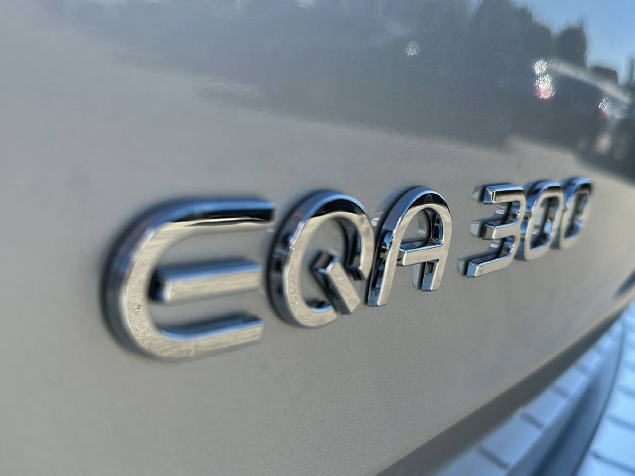 MERCEDES-BENZ EQA 300 AMG Line 4m-image-14