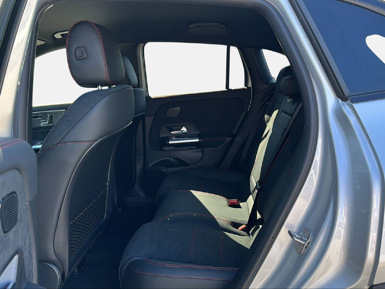 MERCEDES-BENZ EQA 300 AMG Line 4m-image-11