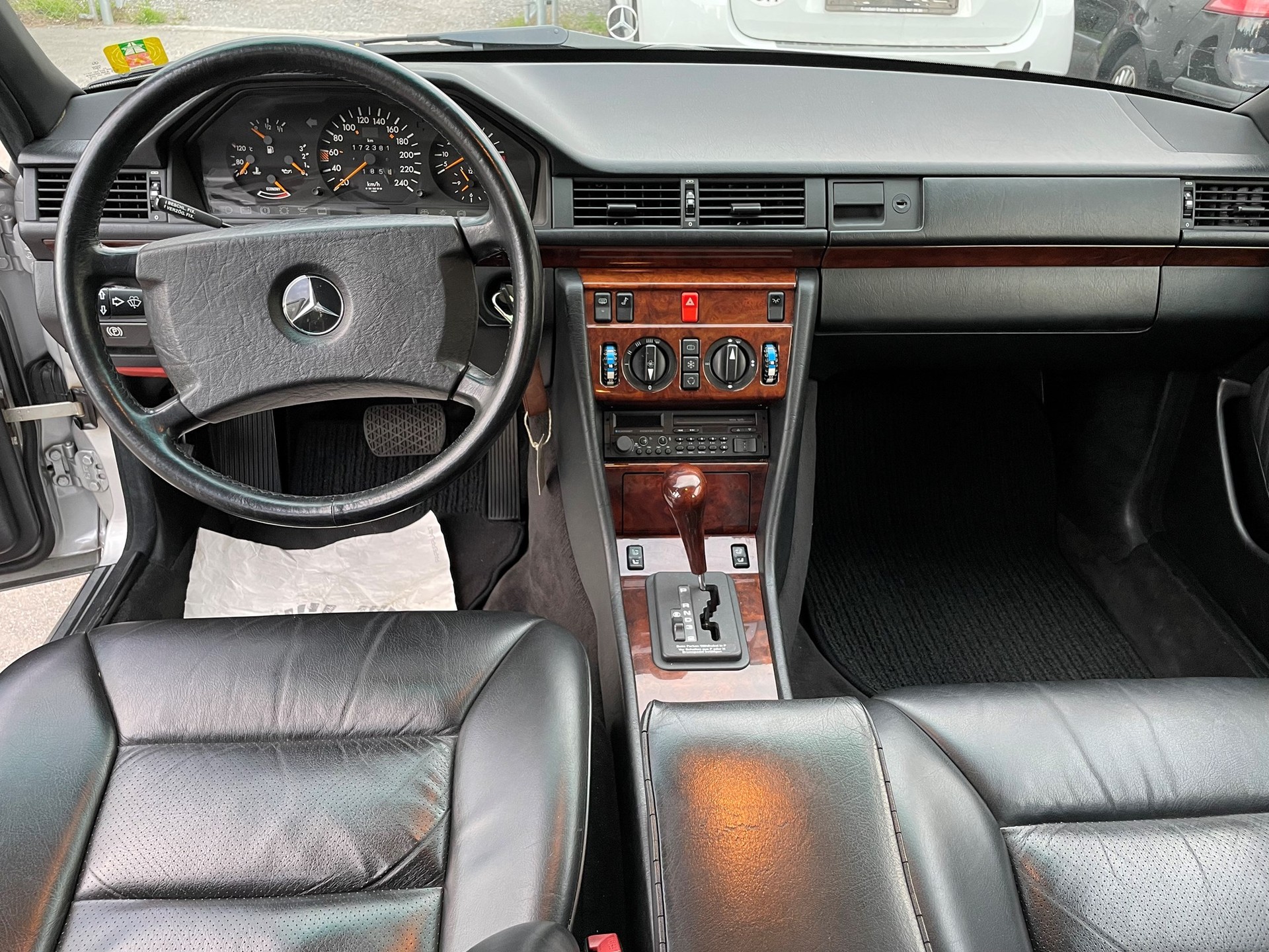 MERCEDES-BENZ 300 E 4-Matic Automatic-image-10