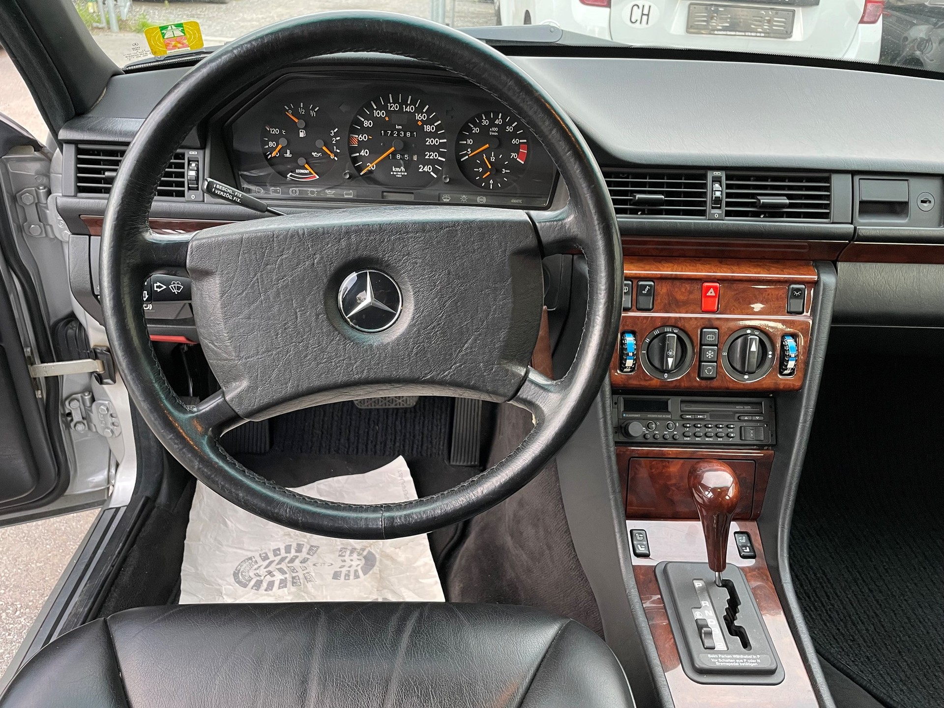 MERCEDES-BENZ 300 E 4-Matic Automatic-image-11