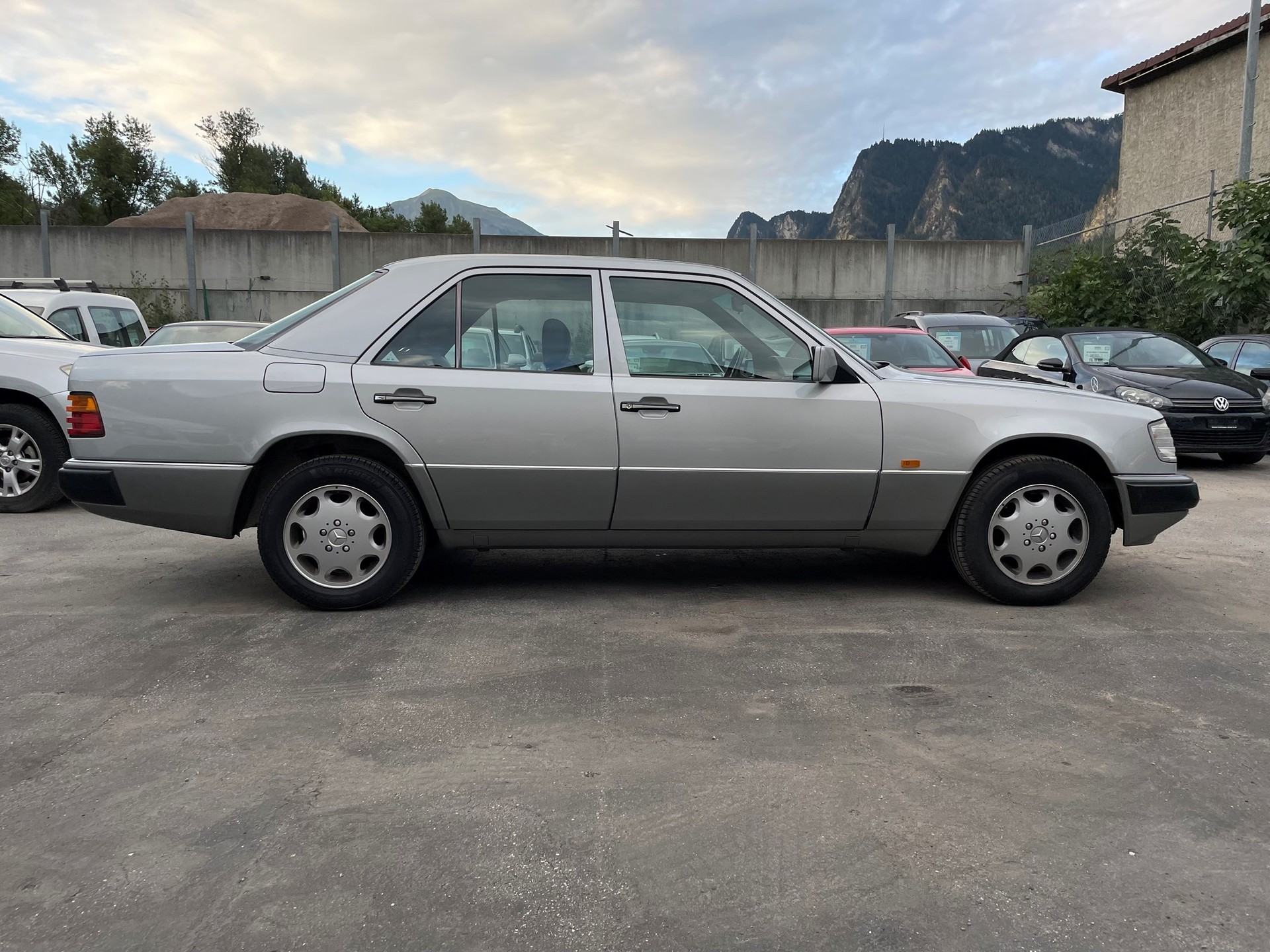 MERCEDES-BENZ 300 E 4-Matic Automatic-image-2