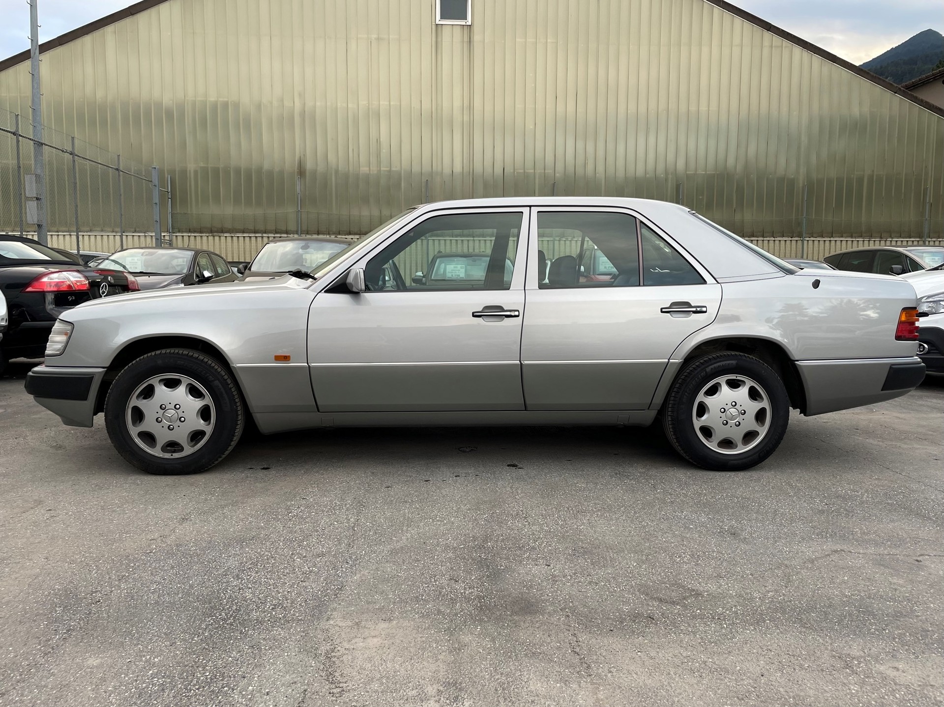 MERCEDES-BENZ 300 E 4-Matic Automatic-image-6