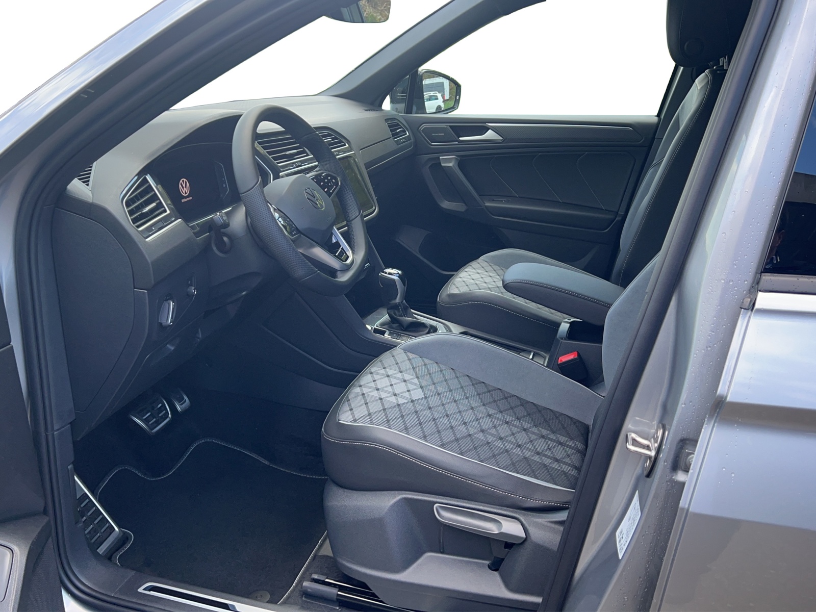 VW Tiguan Allspace 2.0TSI R-Line 4Motion DSG-image-8