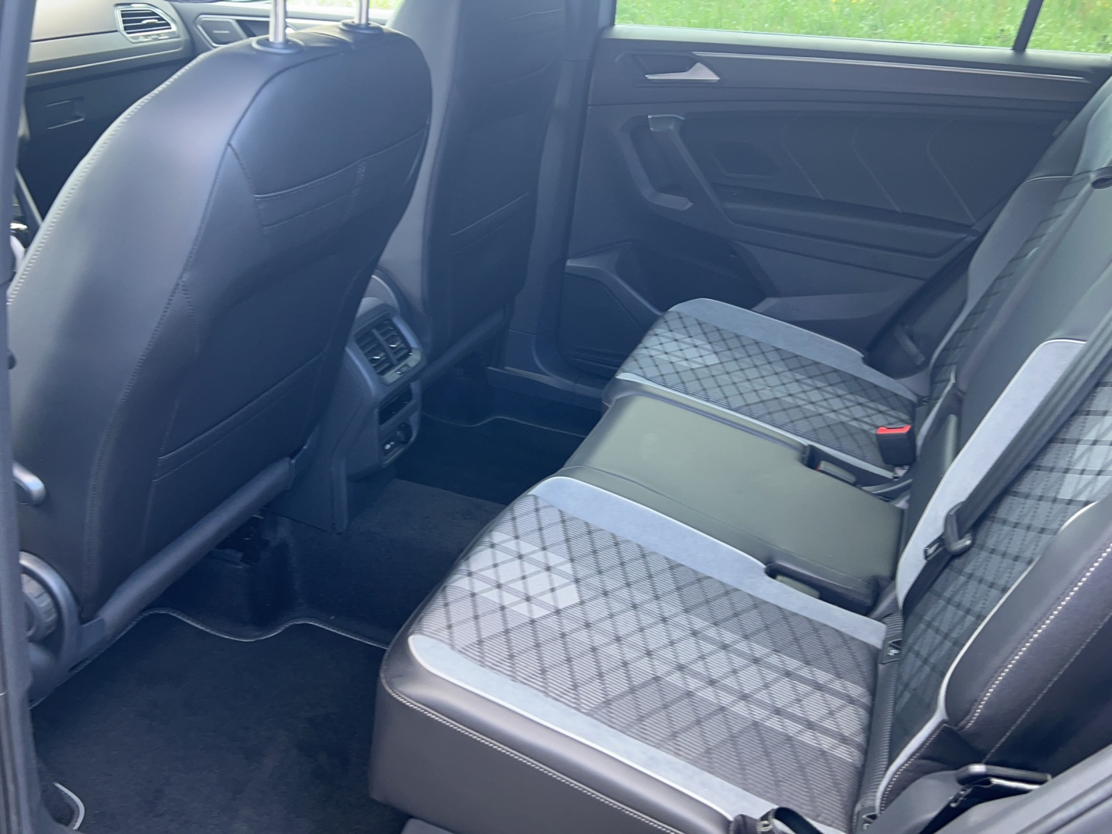 VW Tiguan Allspace 2.0TSI R-Line 4Motion DSG-image-15