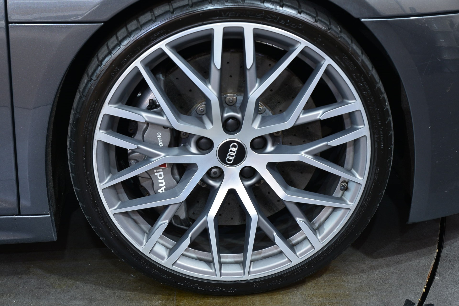 AUDI R8 Coupé 5.2 plus S-Tronic-image-14