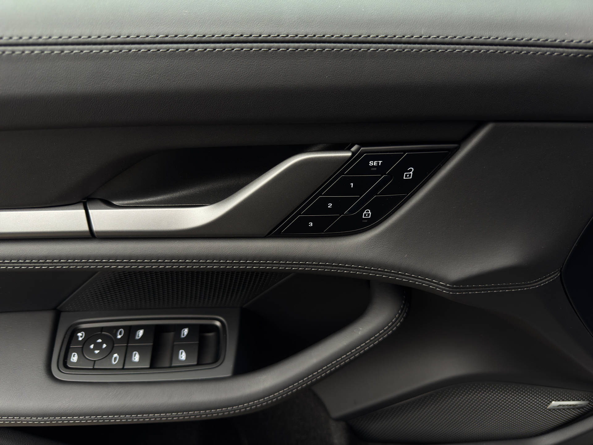 PORSCHE Taycan 4S mit Performance Batterie Plus-image-10