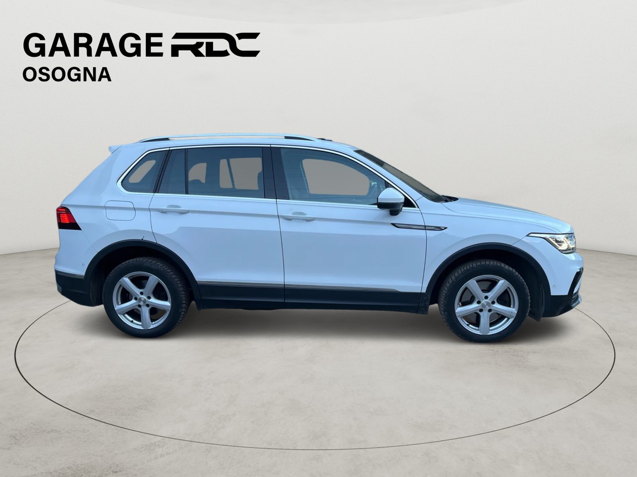 VW Tiguan 2.0 TDI SCR Elegance 4Motion DSG-image-2