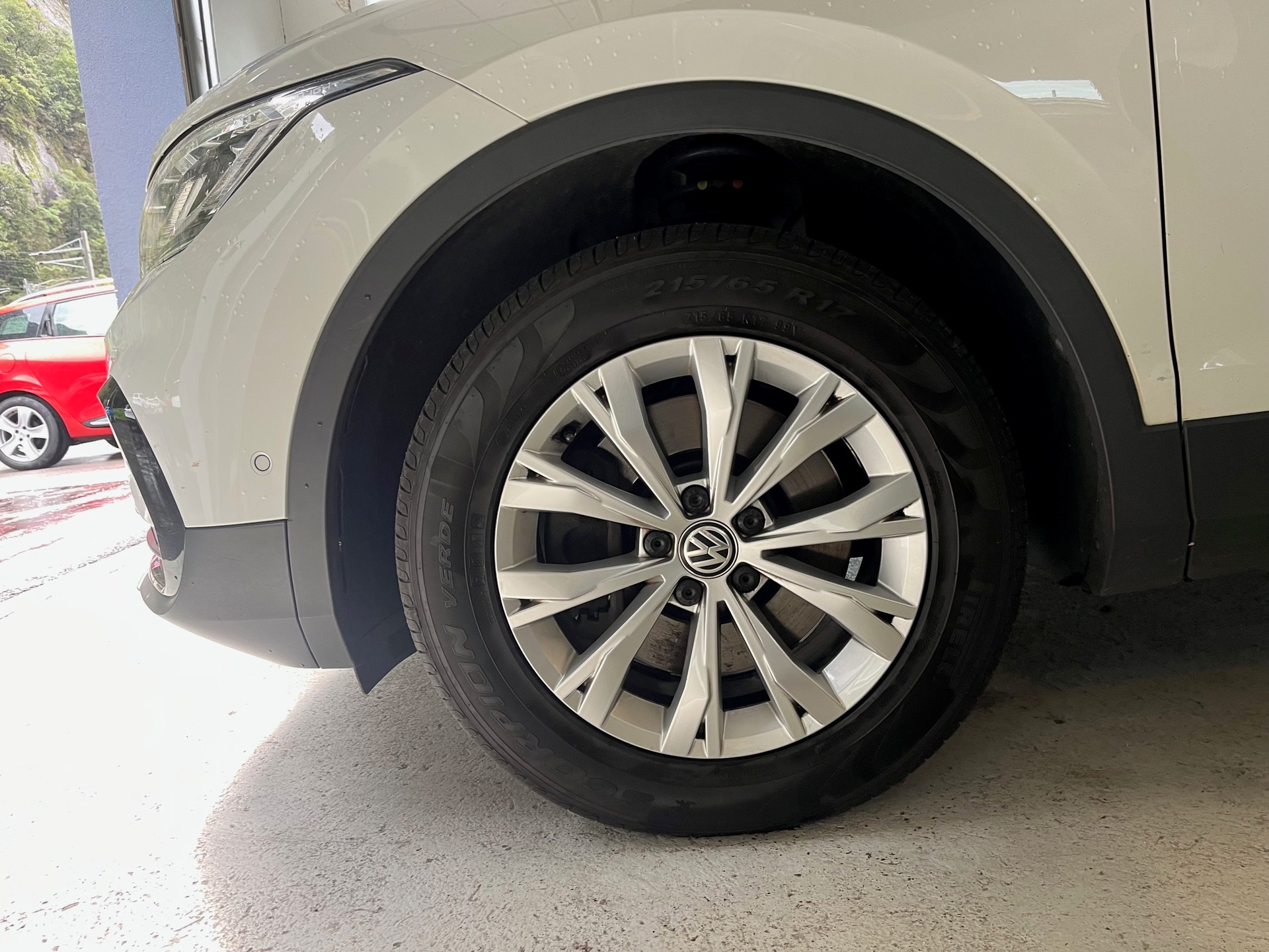 VW Tiguan 2.0 TDI SCR Elegance 4Motion DSG-image-5
