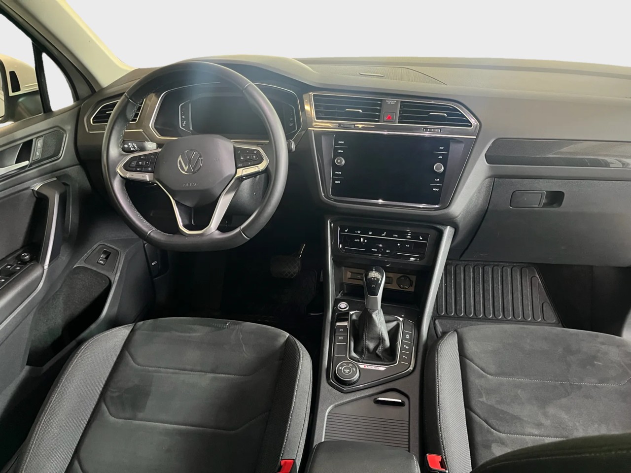 VW Tiguan 2.0 TDI SCR Elegance 4Motion DSG-image-6