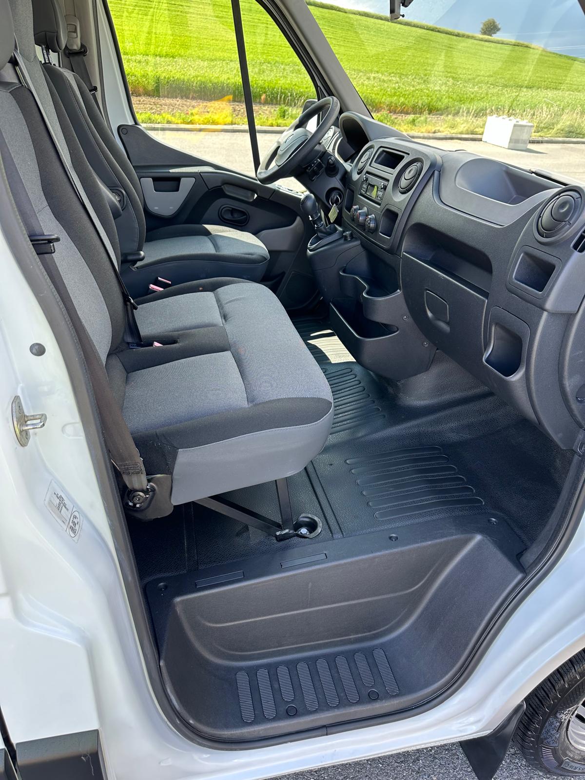 RENAULT Master T35 2.3dCi L2H2-image-10
