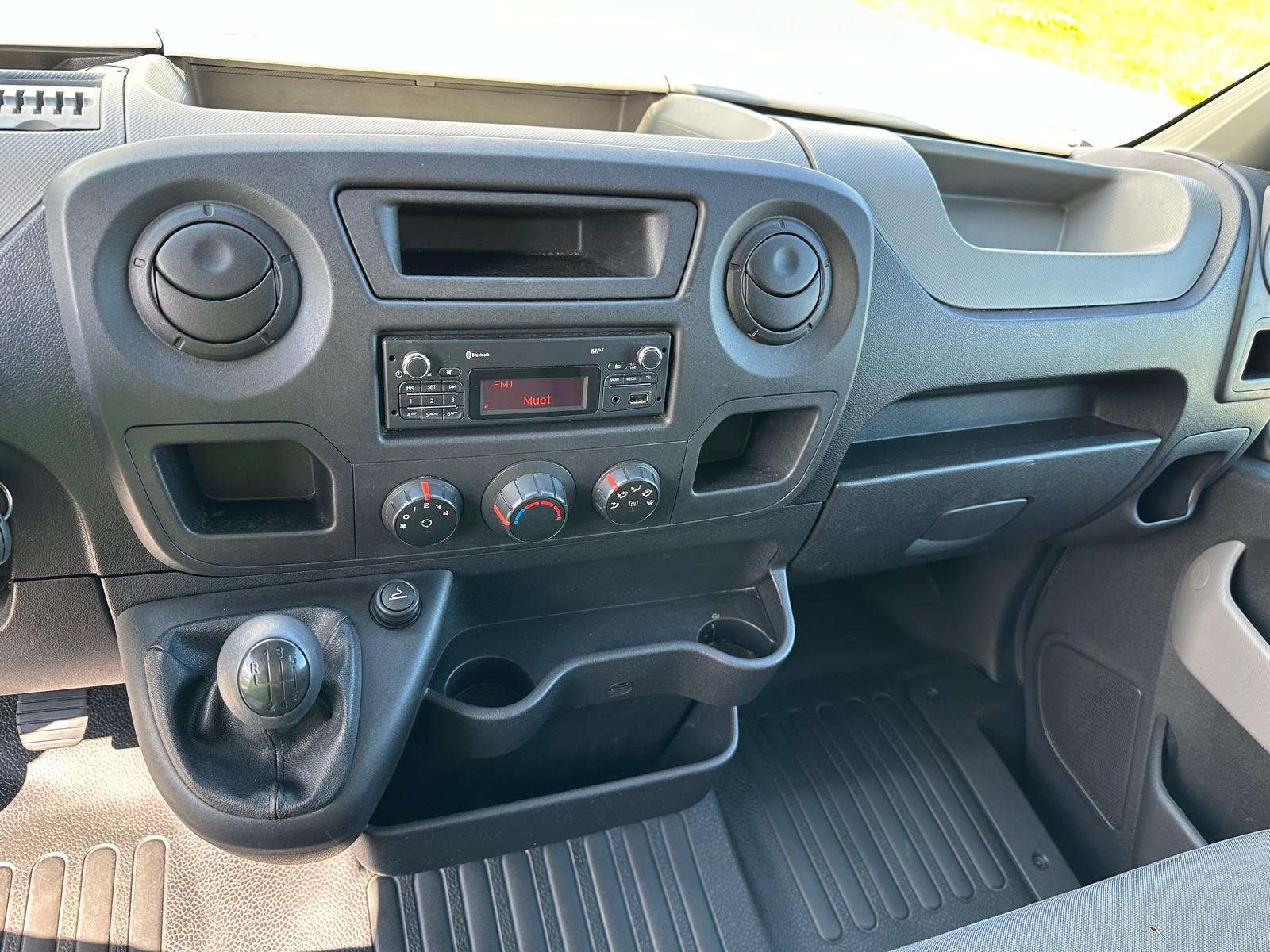 RENAULT Master T35 2.3dCi L2H2-image-8