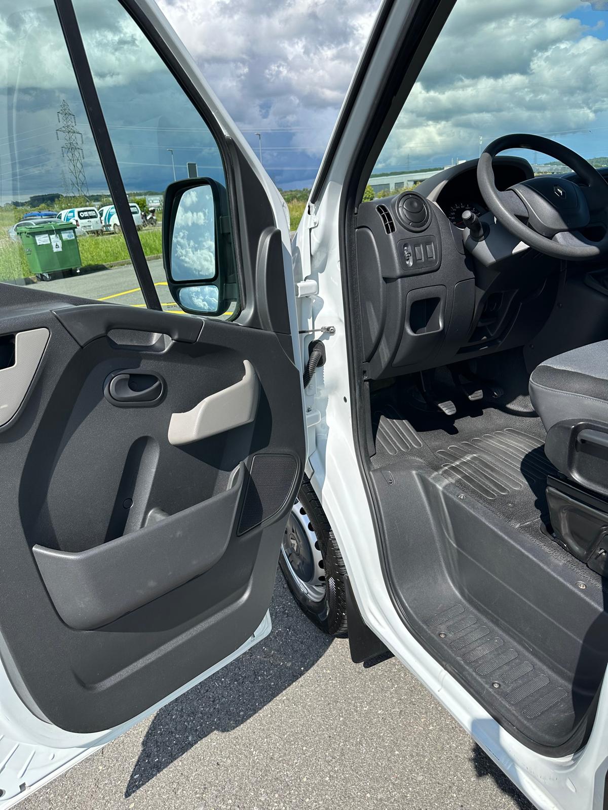 RENAULT Master T35 2.3dCi L2H2-image-6